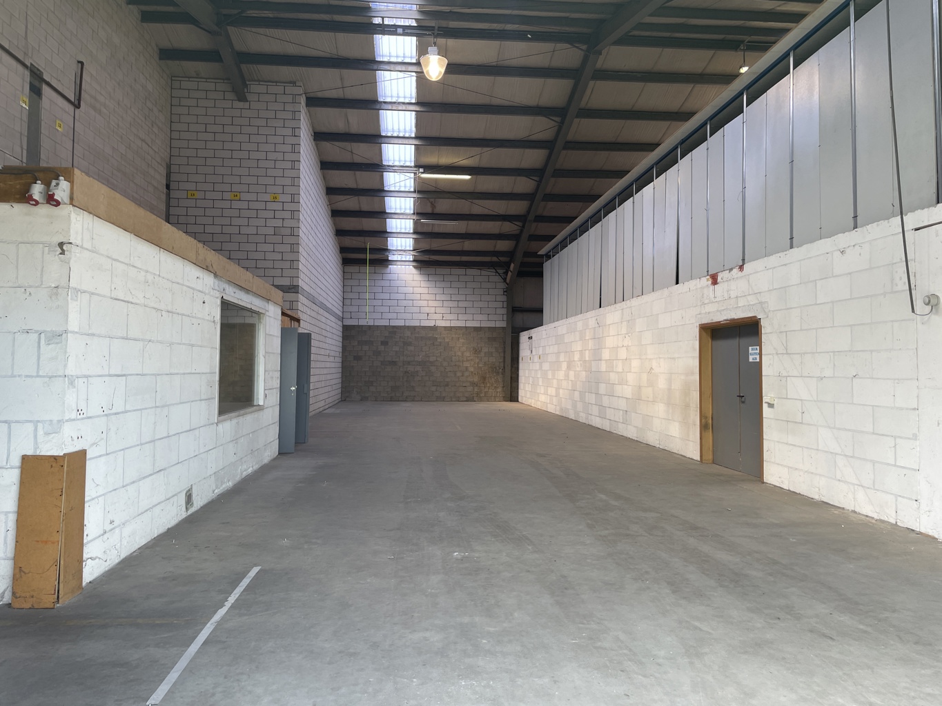 TE KOOP KANTOREN MET MAGAZIJN SINT-KATELIJNE-WAVER