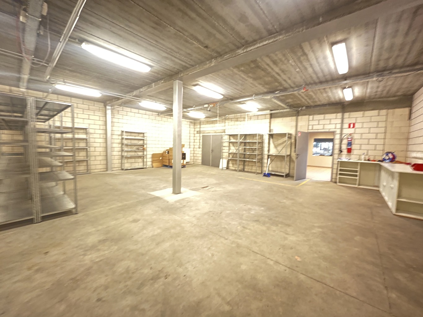 TE KOOP KANTOREN MET MAGAZIJN SINT-KATELIJNE-WAVER