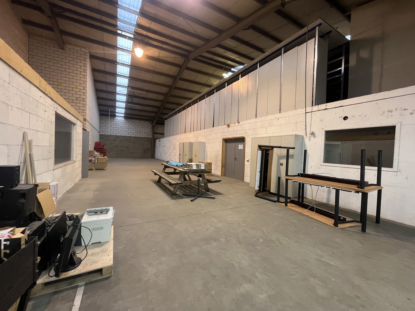 TE KOOP KANTOREN MET MAGAZIJN SINT-KATELIJNE-WAVER