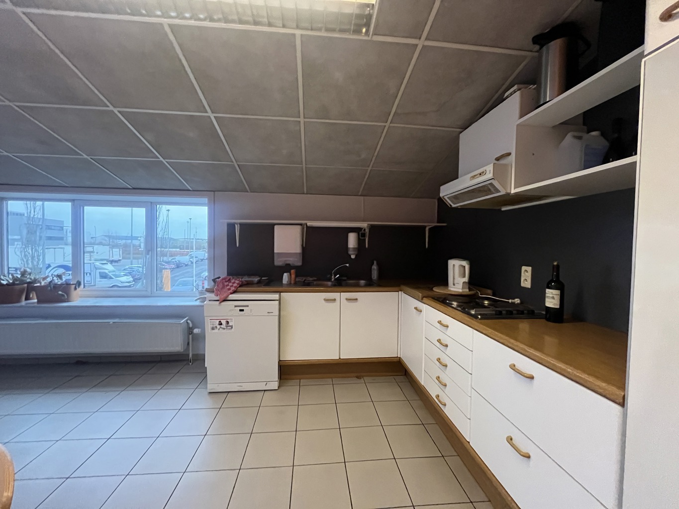 TE KOOP KANTOREN MET MAGAZIJN SINT-KATELIJNE-WAVER