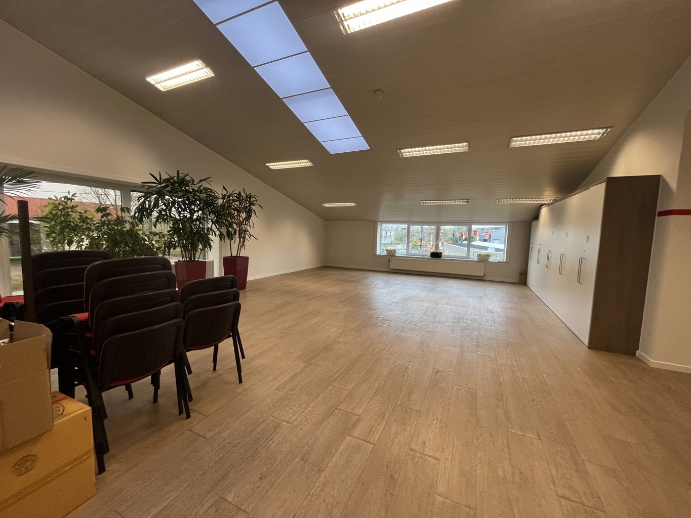 TE KOOP KANTOREN MET MAGAZIJN SINT-KATELIJNE-WAVER