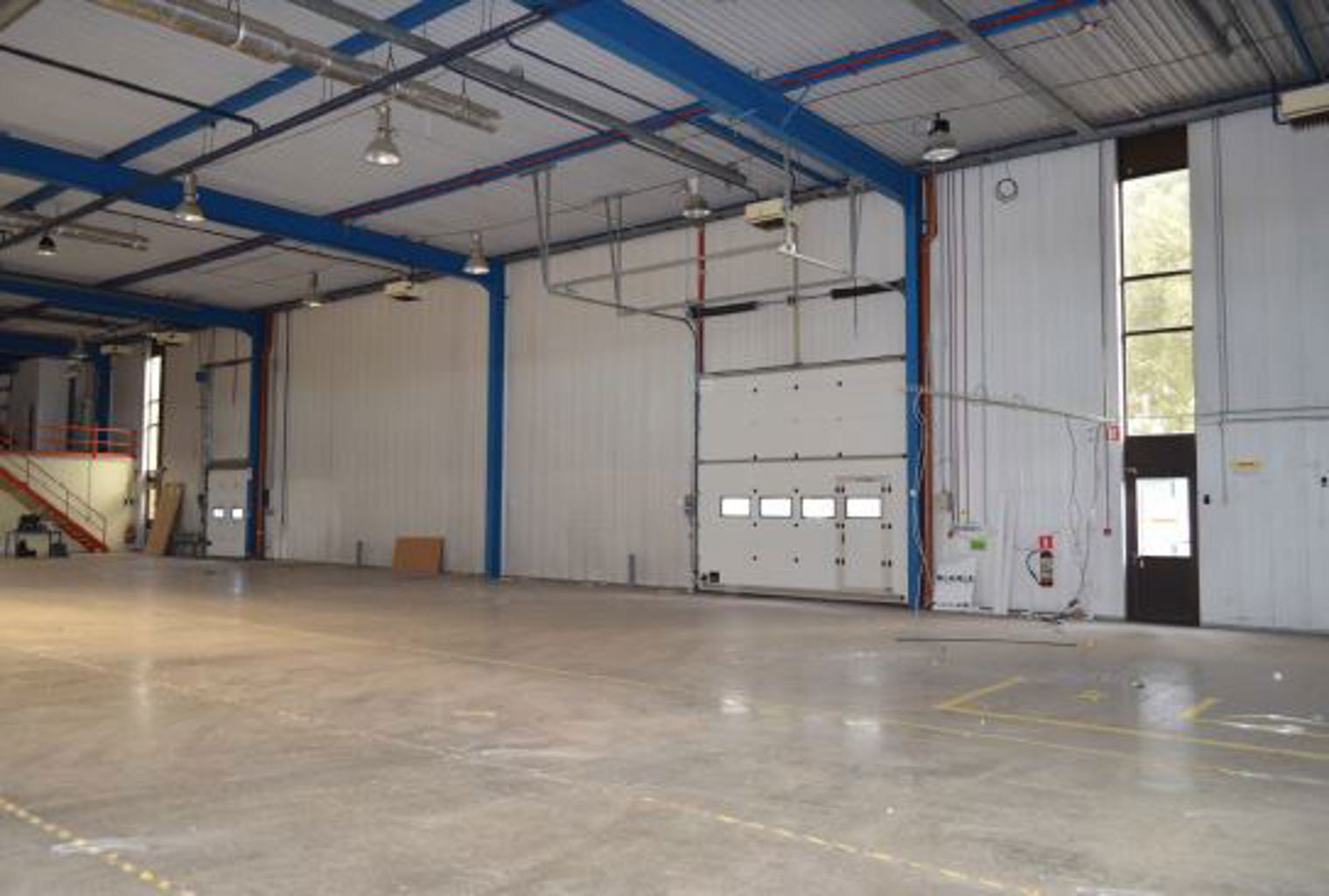 A LOUER - ENTREPOT + BUREAUX - LOUVAIN-LA-NEUVE