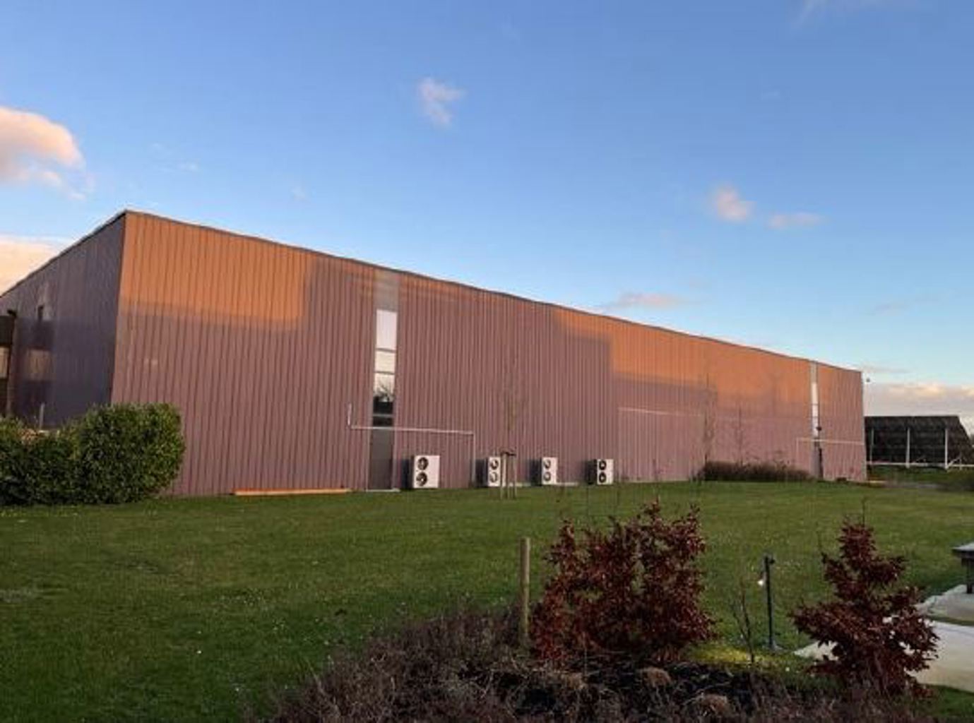 A LOUER - ENTREPOT + BUREAUX - LOUVAIN-LA-NEUVE