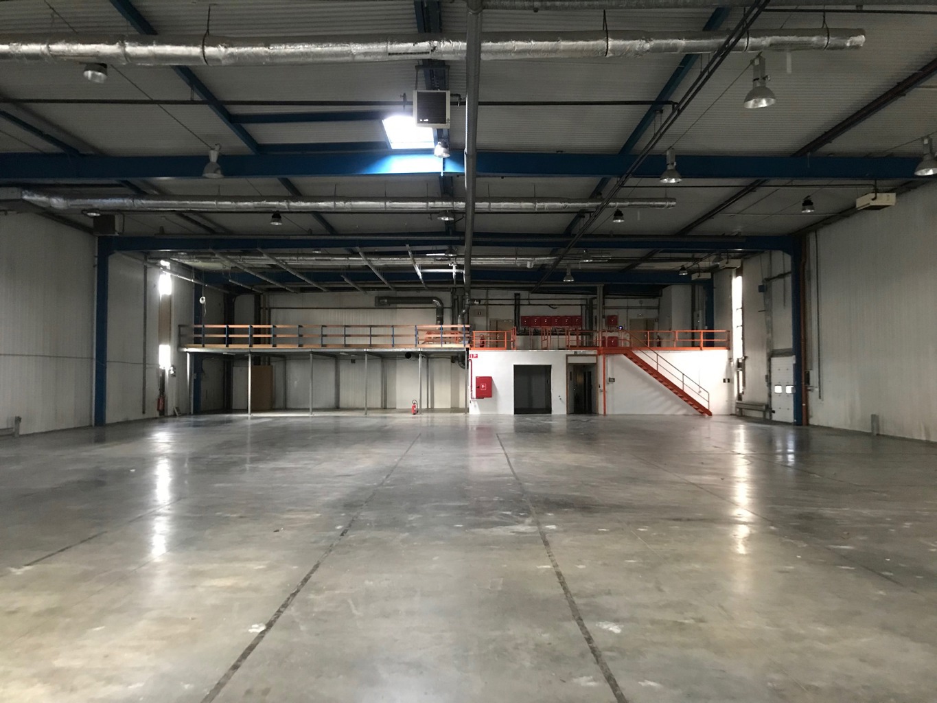 A LOUER - ENTREPOT + BUREAUX - LOUVAIN-LA-NEUVE