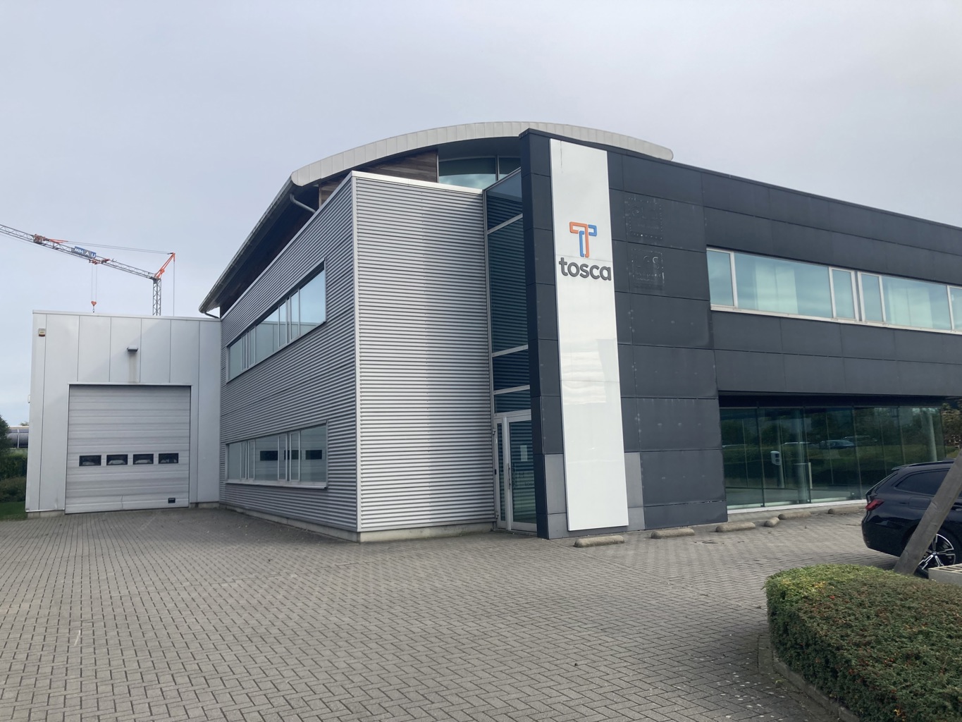 TE KOOP KANTOORGEBOUW MET MAGAZIJN AARTSELAAR