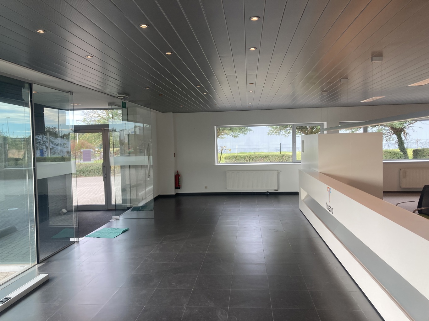 TE KOOP KANTOORGEBOUW MET MAGAZIJN AARTSELAAR