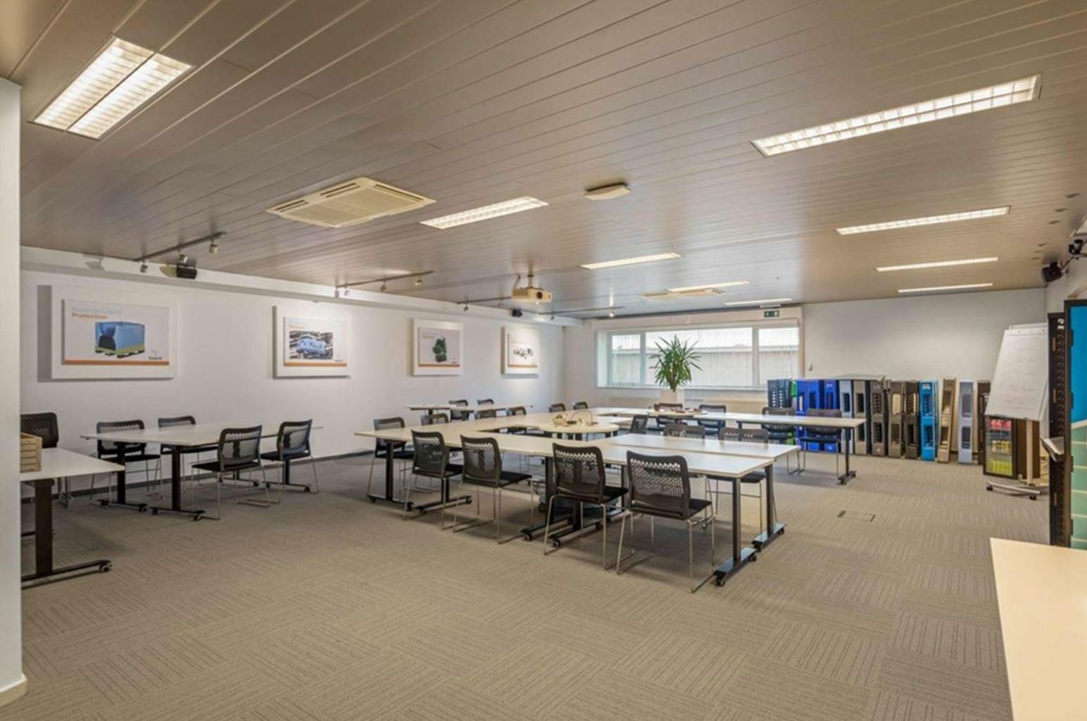 TE KOOP KANTOORGEBOUW MET MAGAZIJN AARTSELAAR