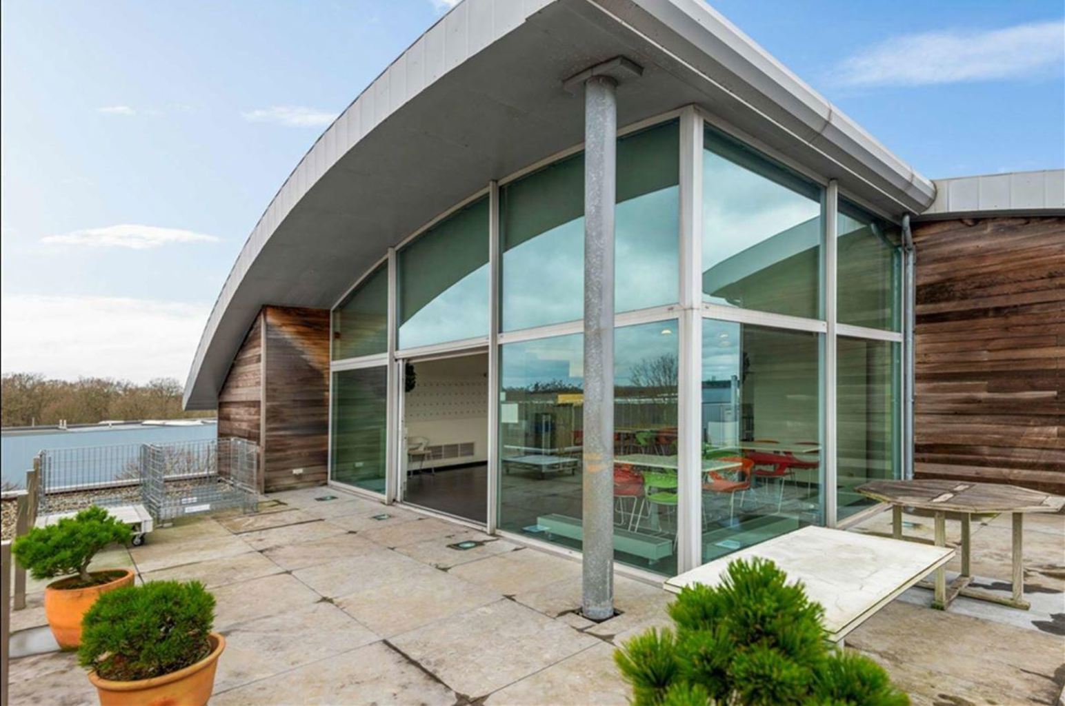 TE KOOP KANTOORGEBOUW MET MAGAZIJN AARTSELAAR