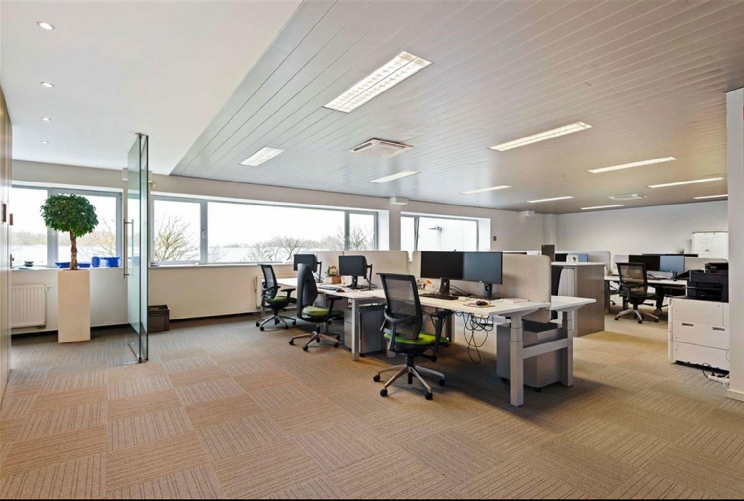 TE KOOP KANTOORGEBOUW MET MAGAZIJN AARTSELAAR