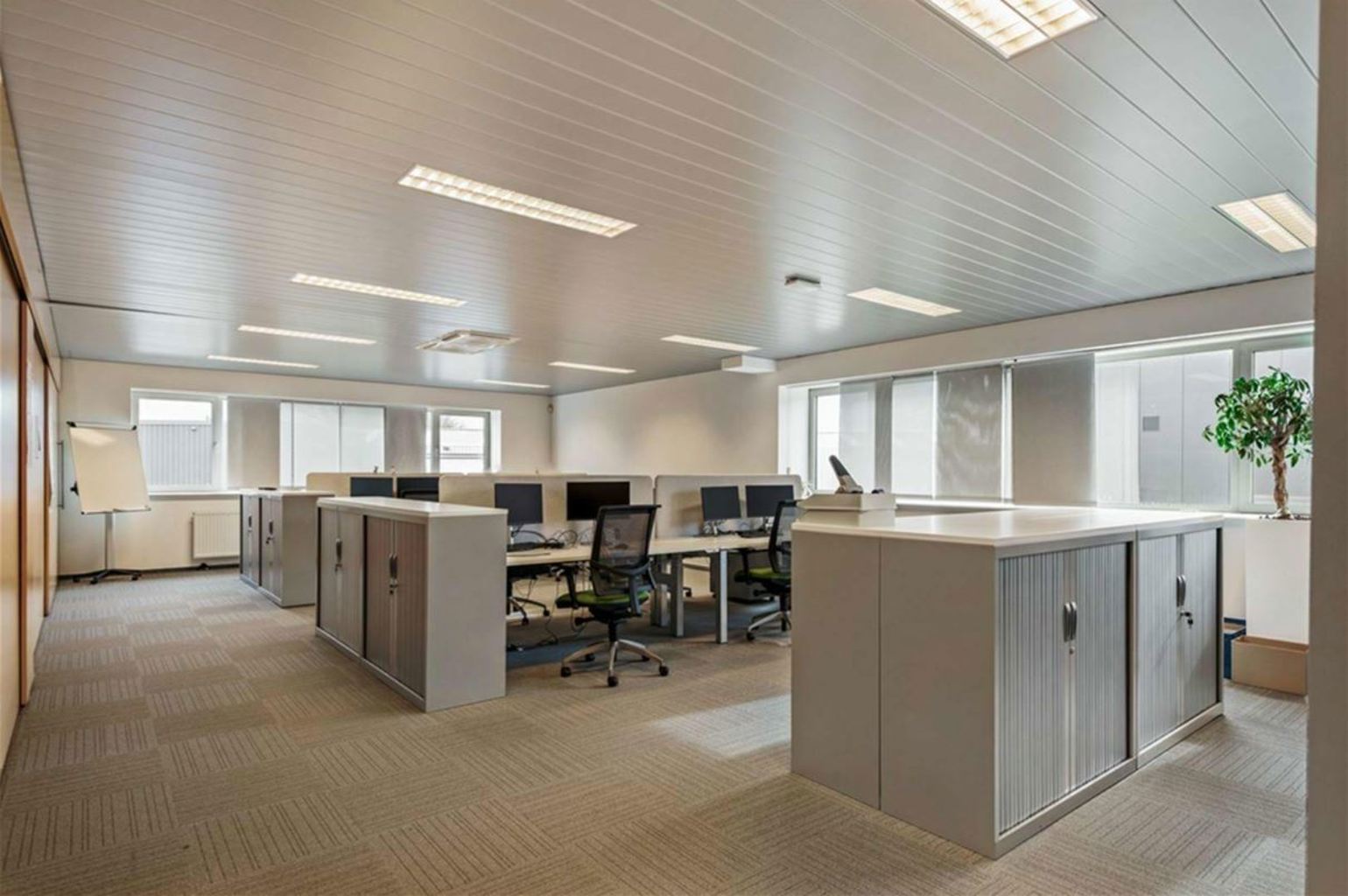 TE KOOP KANTOORGEBOUW MET MAGAZIJN AARTSELAAR