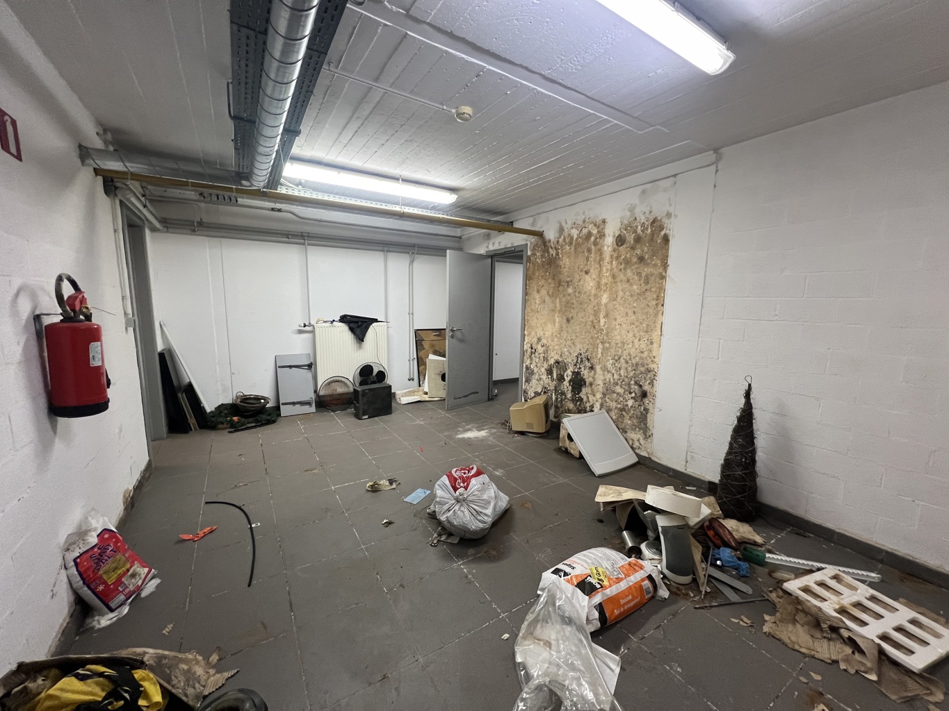 À VENDRE - BUREAUX / LOCAUX COMMERCIAUX - TERMONDE