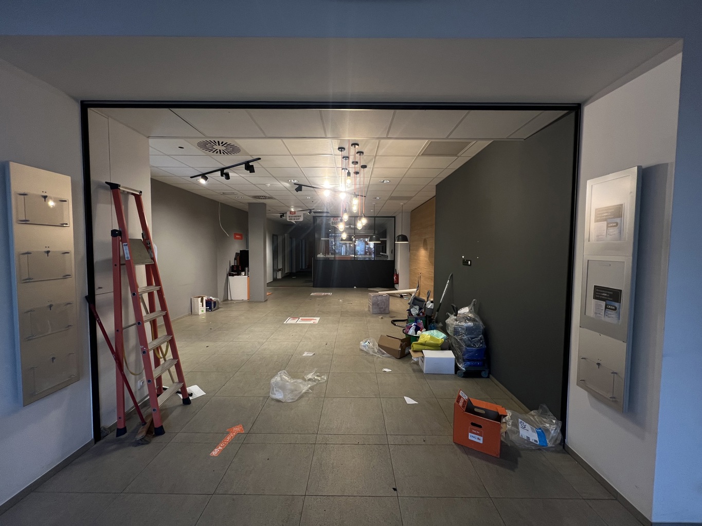 À VENDRE - BUREAUX / LOCAUX COMMERCIAUX - TERMONDE