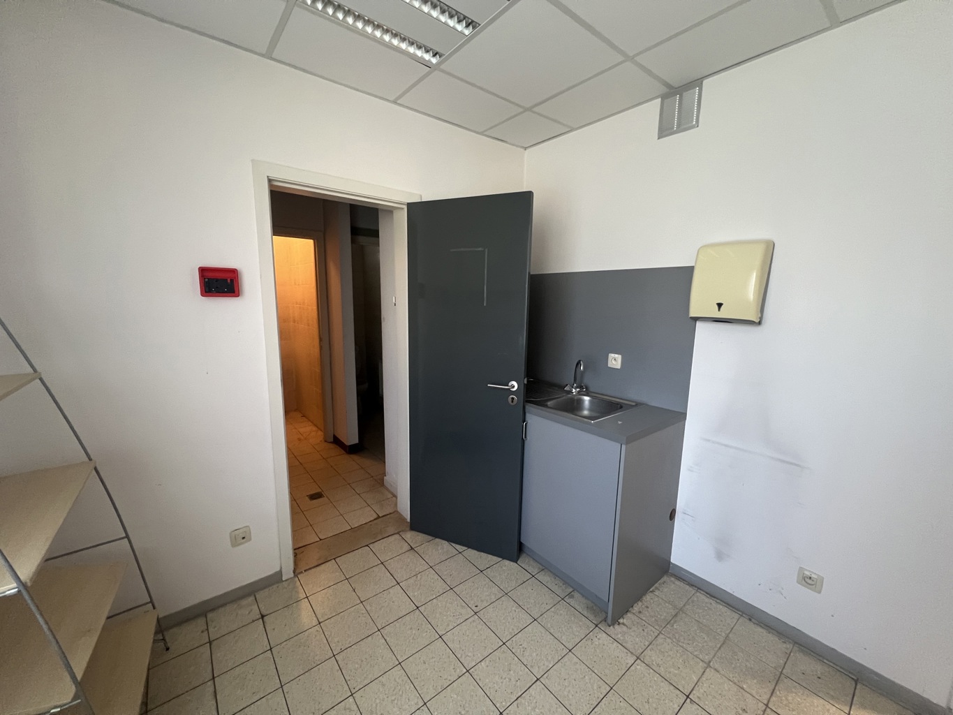 TE KOOP - KANTOREN / COMMERCIELE HANDELSRUIMTE - HEERS