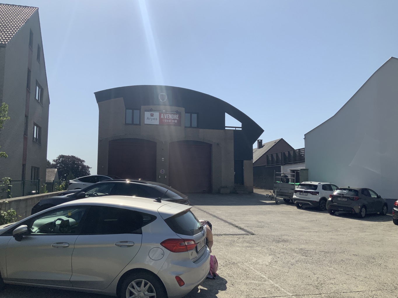 A VENDRE - MONT-ST-GUIBERT - ENTREPOT + APPARTEMENT