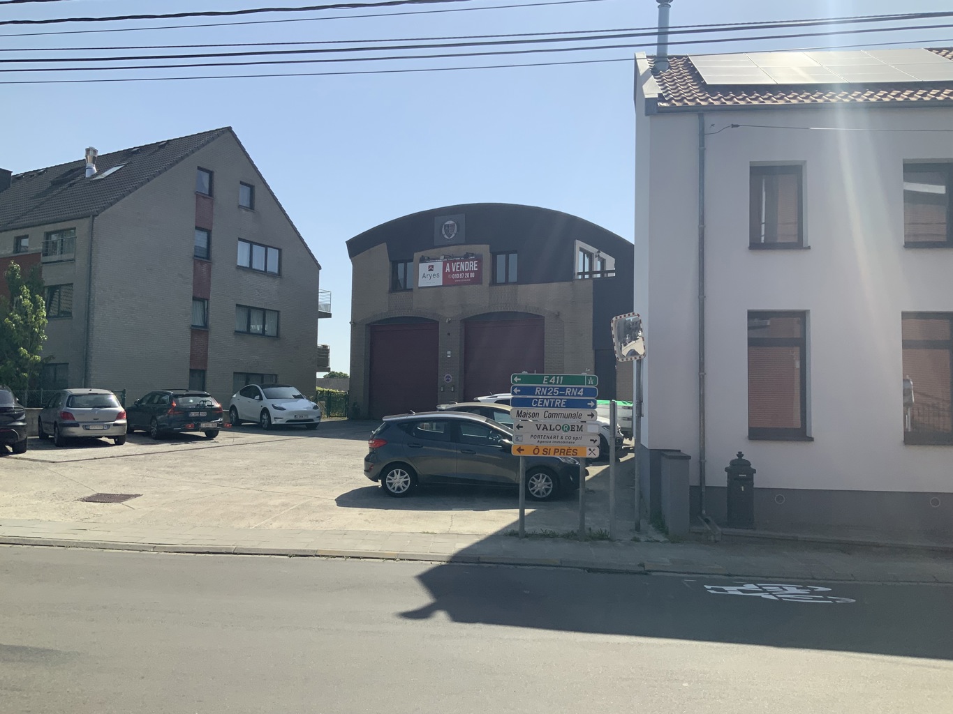 A VENDRE - MONT-ST-GUIBERT - ENTREPOT + APPARTEMENT