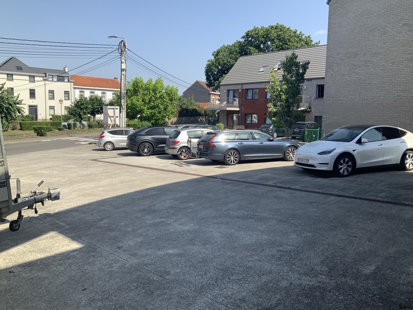 A VENDRE - MONT-ST-GUIBERT - ENTREPOT + APPARTEMENT