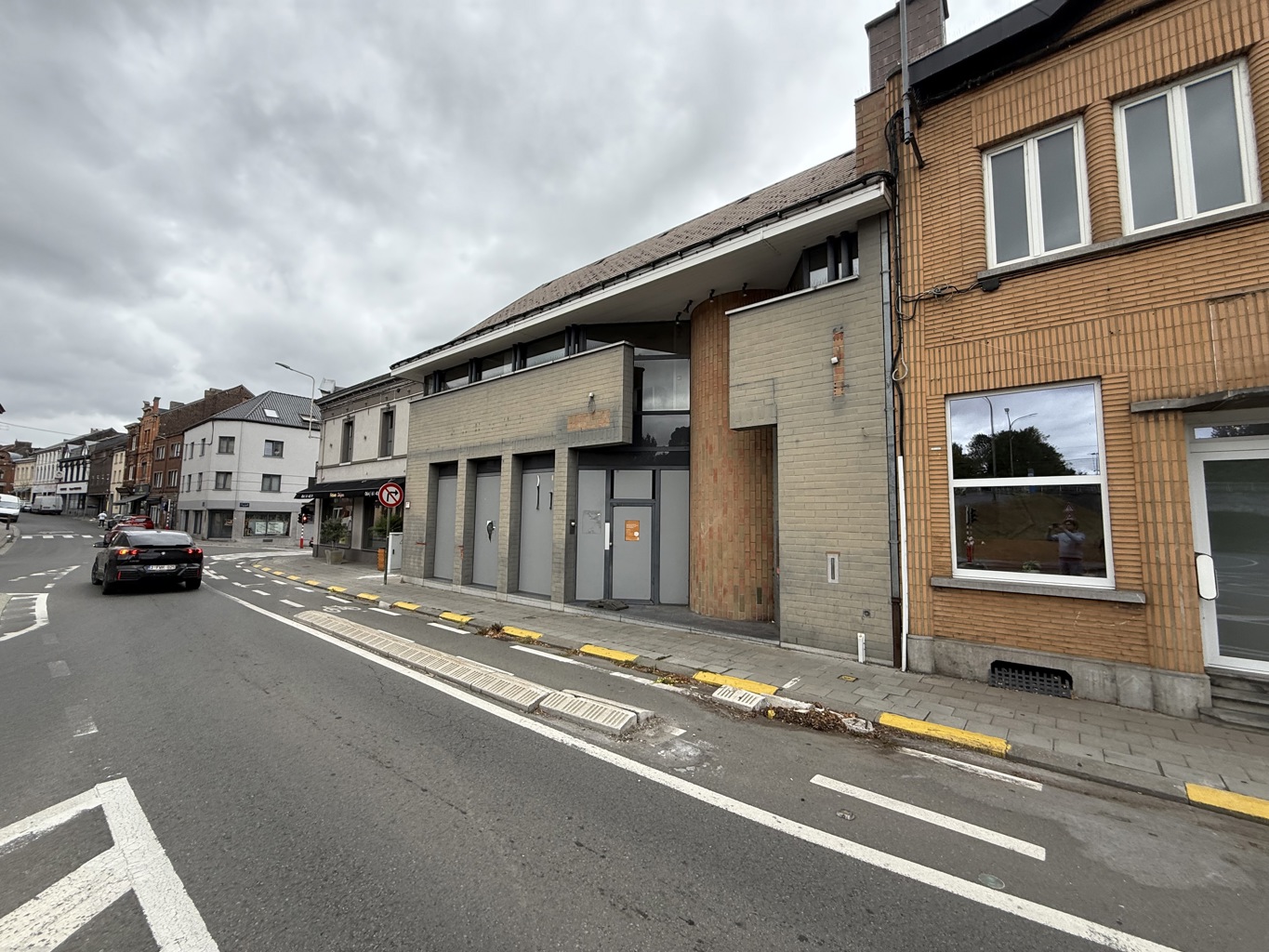 A VENDRE - BATIMENT USAGE MIXTE -STREPY-BRACQUENIES