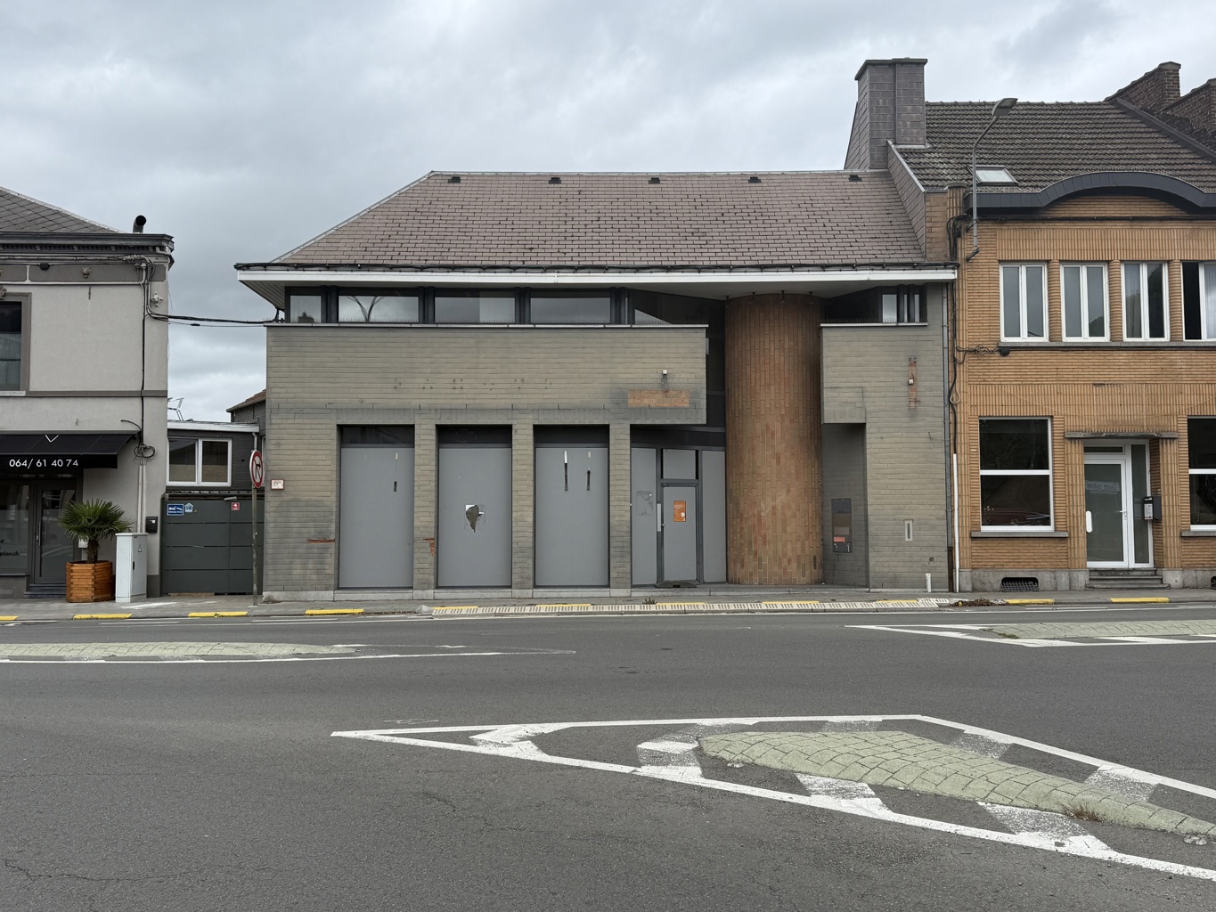 A VENDRE - BATIMENT USAGE MIXTE -STREPY-BRACQUENIES