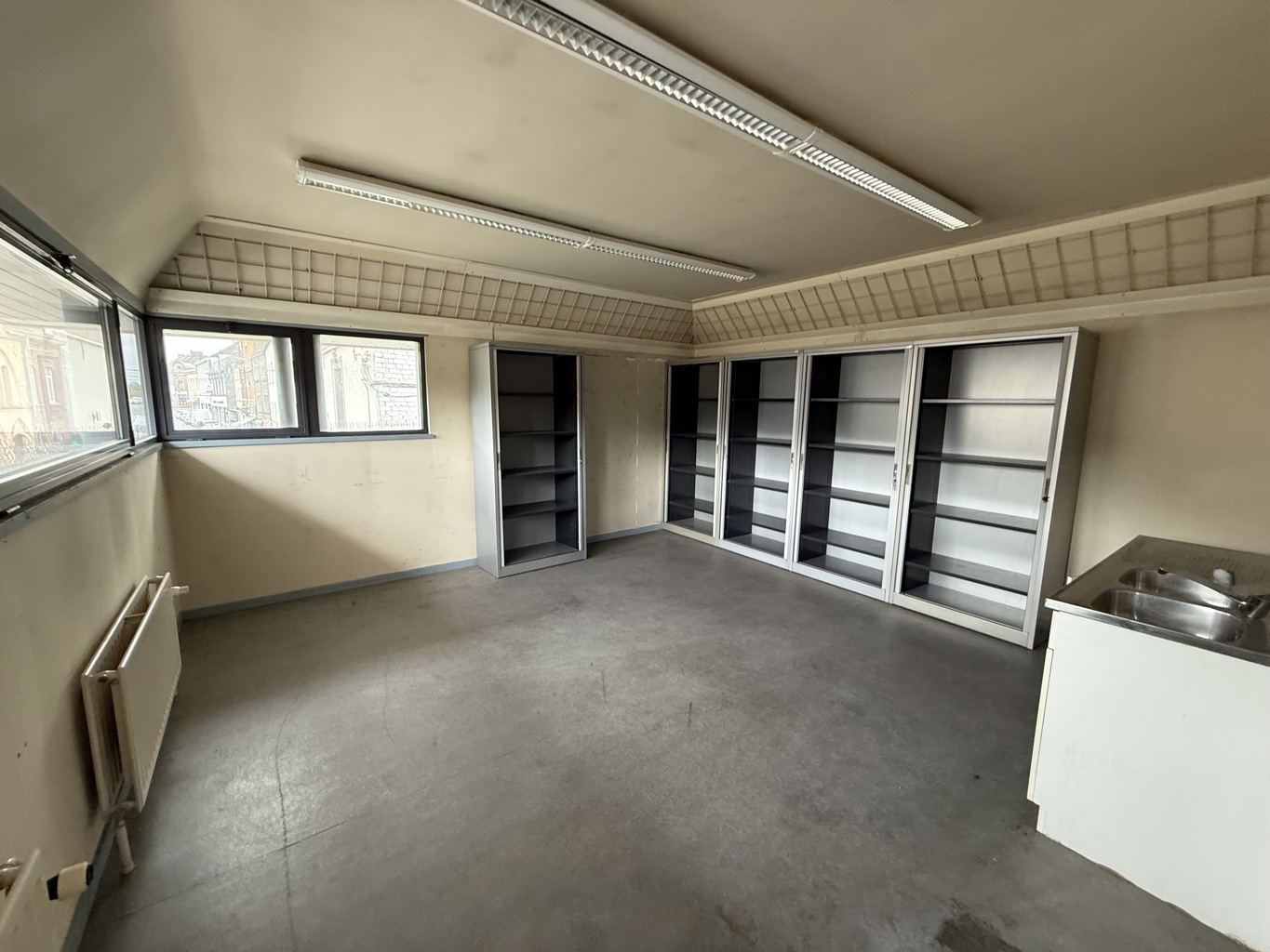 A VENDRE - BATIMENT USAGE MIXTE -STREPY-BRACQUENIES