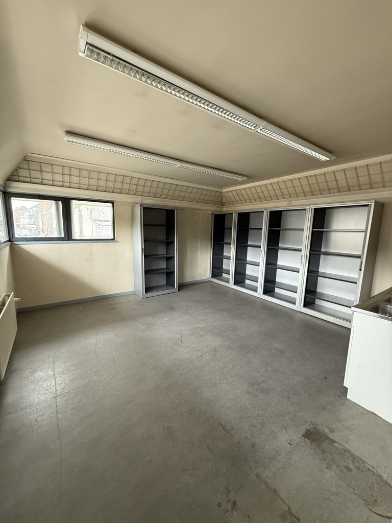 A VENDRE - BATIMENT USAGE MIXTE -STREPY-BRACQUENIES