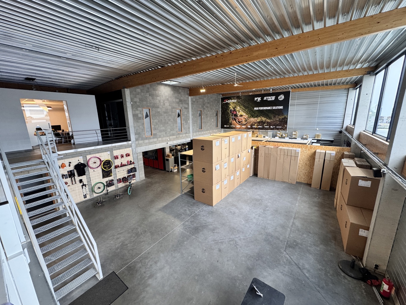 A VENDRE - Welkenraedt - Immeuble mixte (commerce + dépôt)