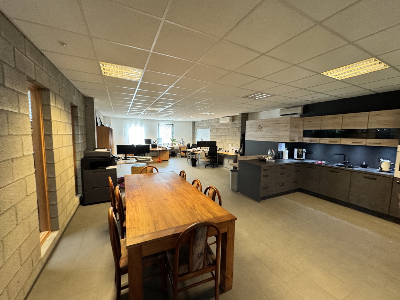 A VENDRE - Welkenraedt - Immeuble mixte (commerce + dépôt)