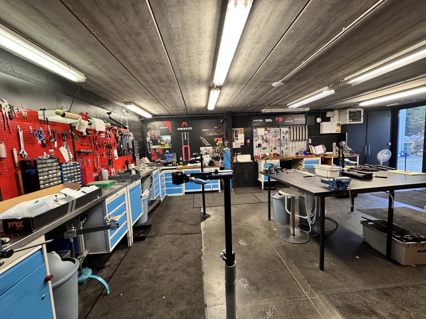 A VENDRE - Welkenraedt - Immeuble mixte (commerce + dépôt)