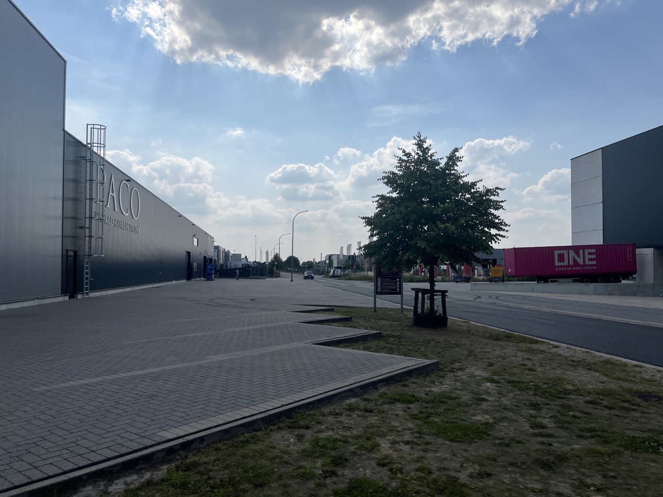 TE KOOP BEDRIJFSGEBOUW OVERPELT