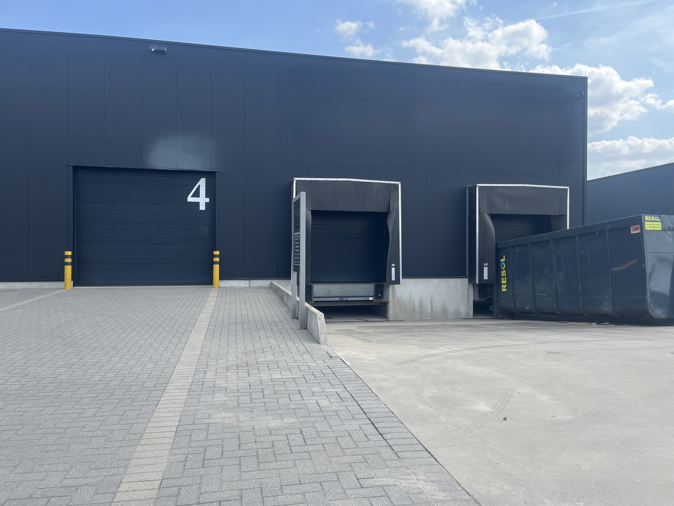 TE KOOP BEDRIJFSGEBOUW OVERPELT