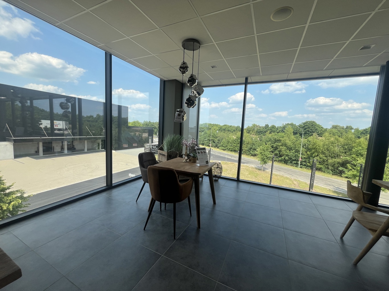 TE KOOP BEDRIJFSGEBOUW OVERPELT