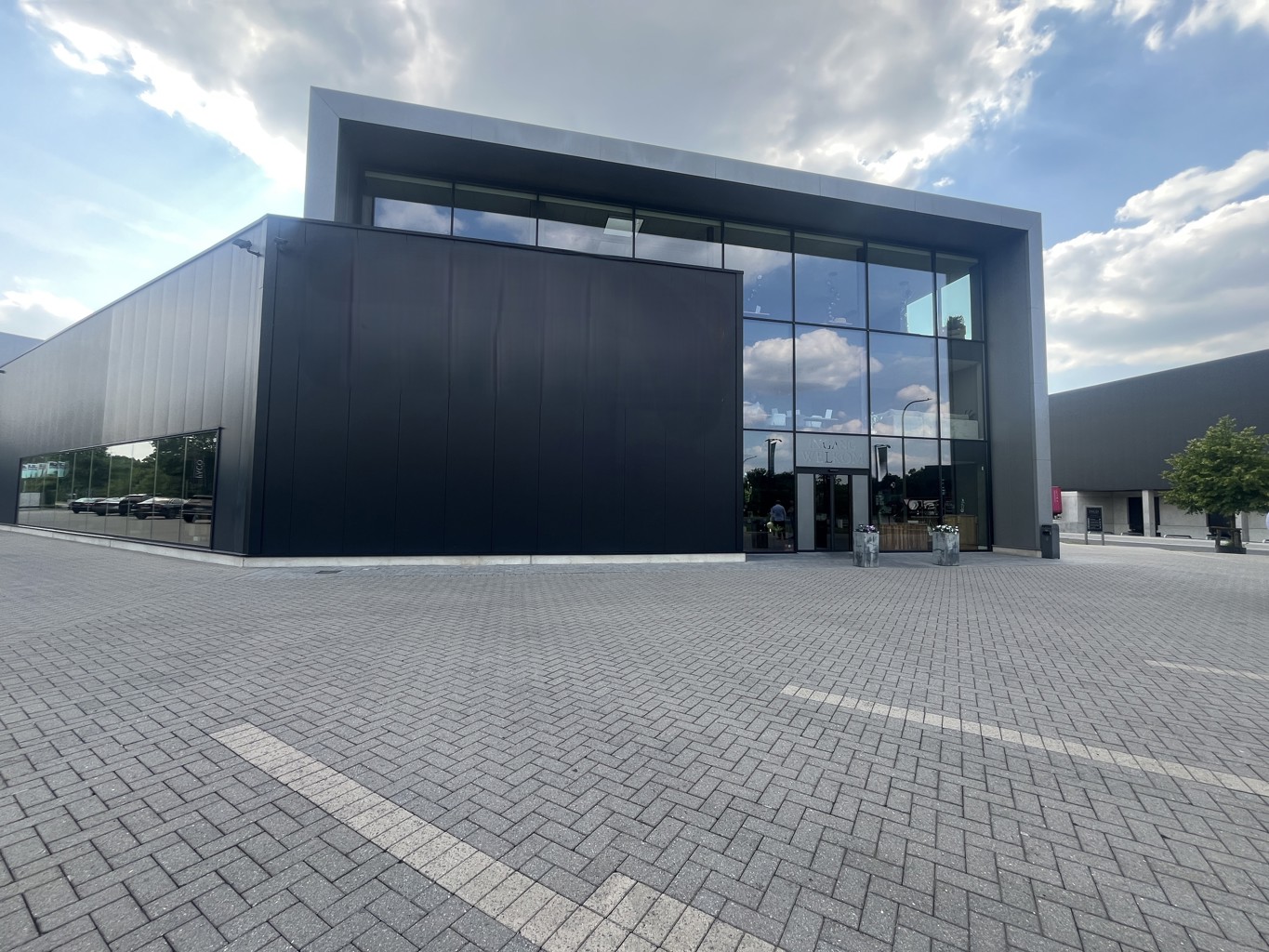 TE KOOP BEDRIJFSGEBOUW OVERPELT