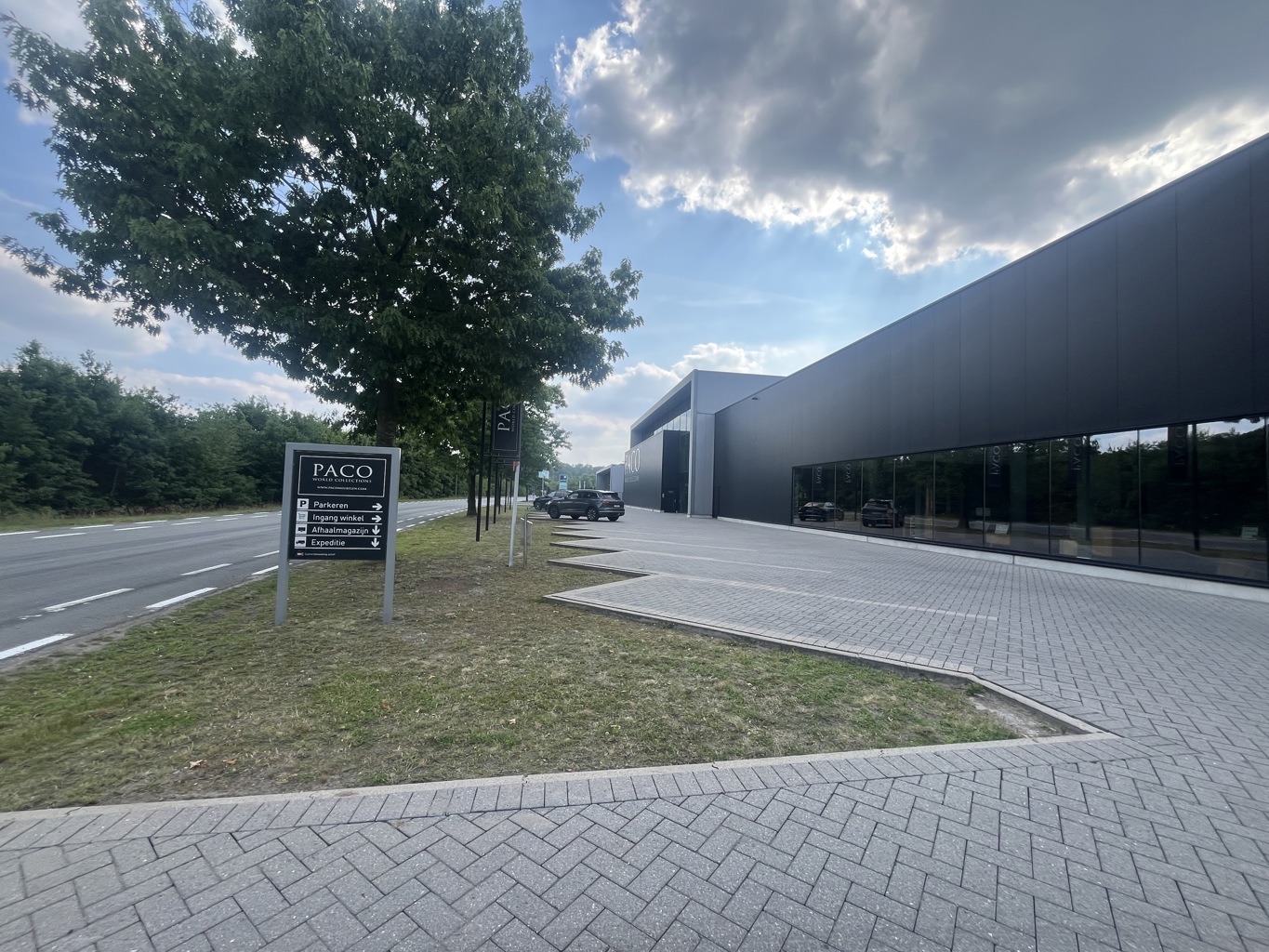 TE KOOP BEDRIJFSGEBOUW OVERPELT