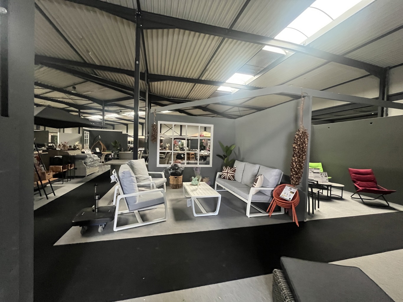 TE KOOP BEDRIJFSGEBOUW OVERPELT