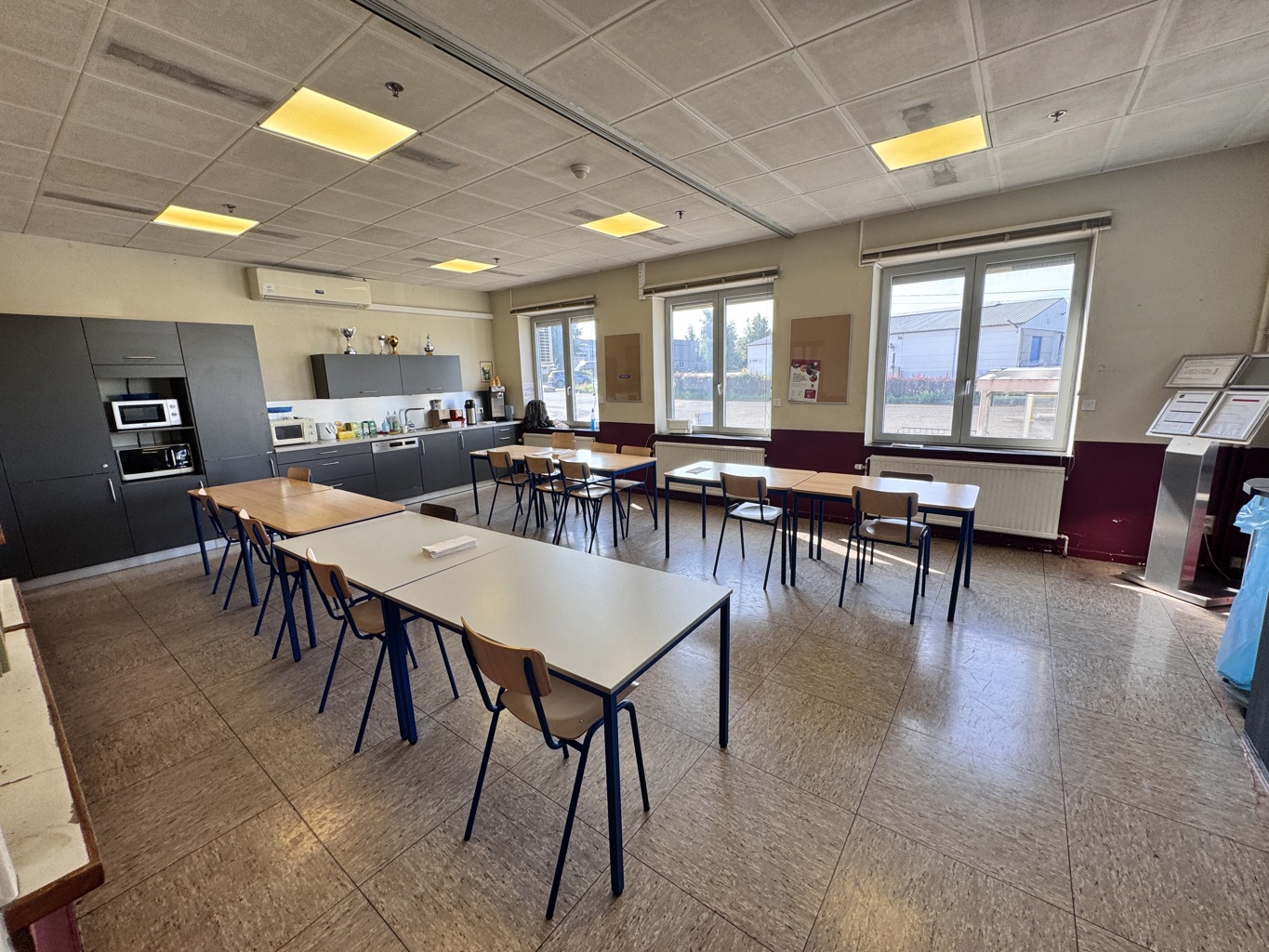 A VENDRE - Welkenraedt - Immeuble semi-industriel