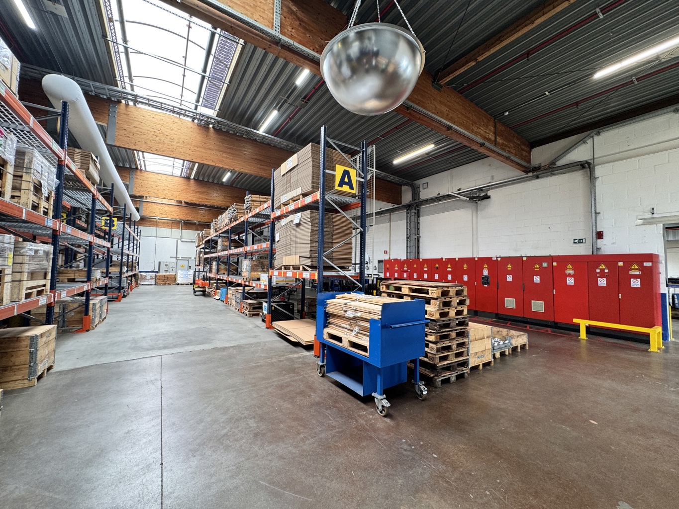 A VENDRE - Welkenraedt - Immeuble semi-industriel