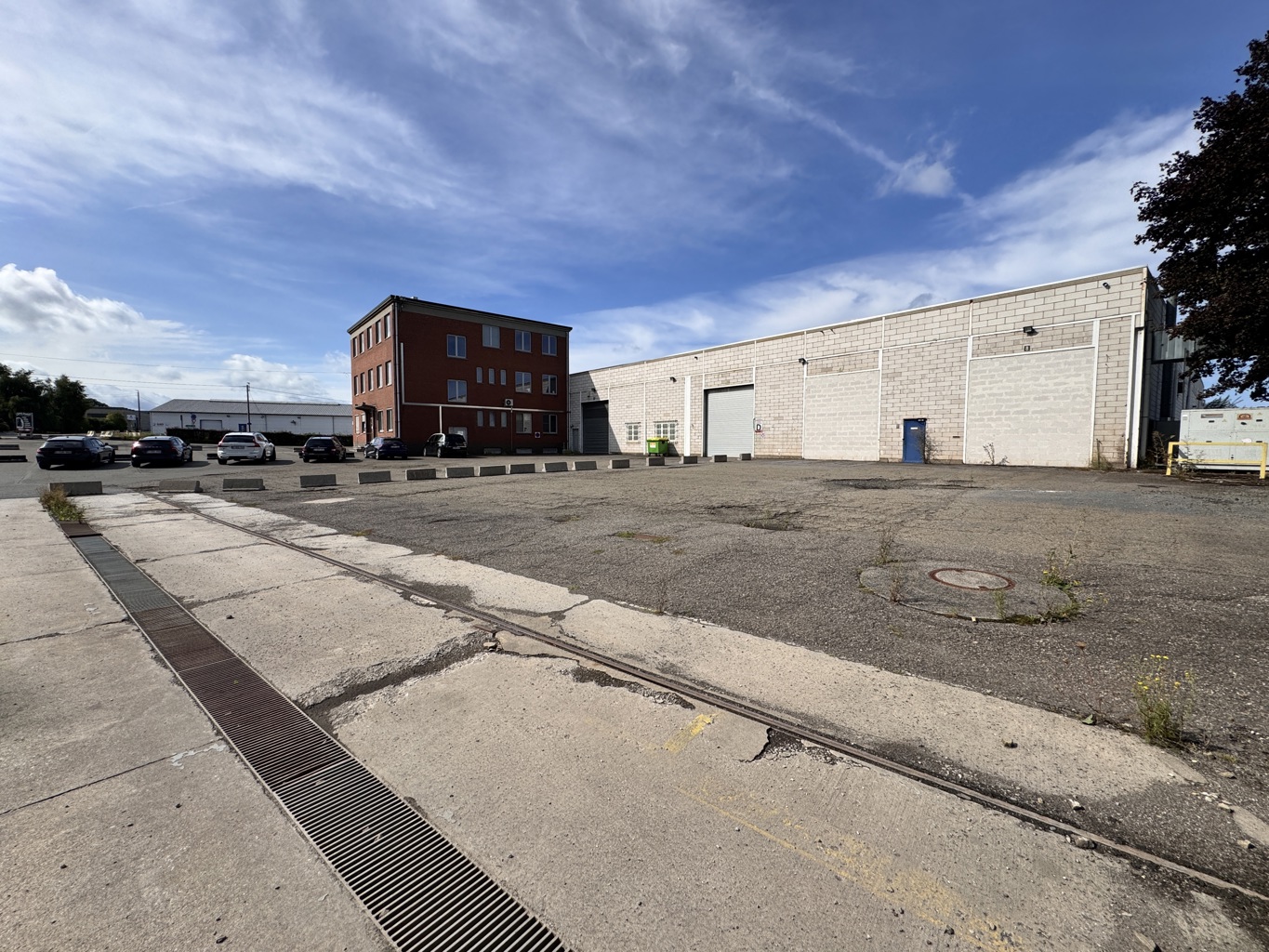 A VENDRE - Welkenraedt - Immeuble semi-industriel