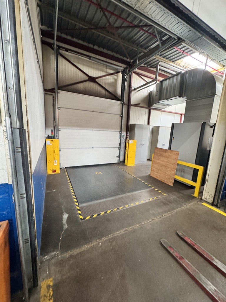 A VENDRE - Welkenraedt - Immeuble semi-industriel