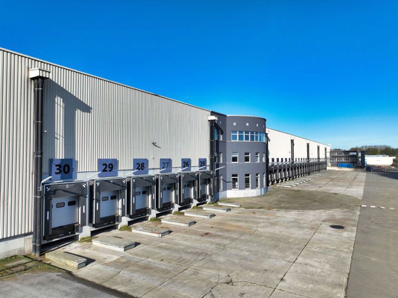 A LOUER - P.A.E Strépy-Bracquegnies - Entrepôts logistiques