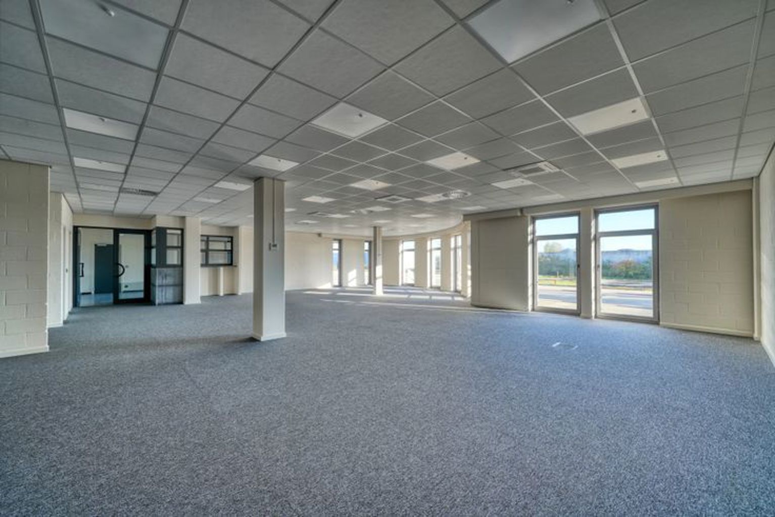 A LOUER - P.A.E Strépy-Bracquegnies - Entrepôts logistiques