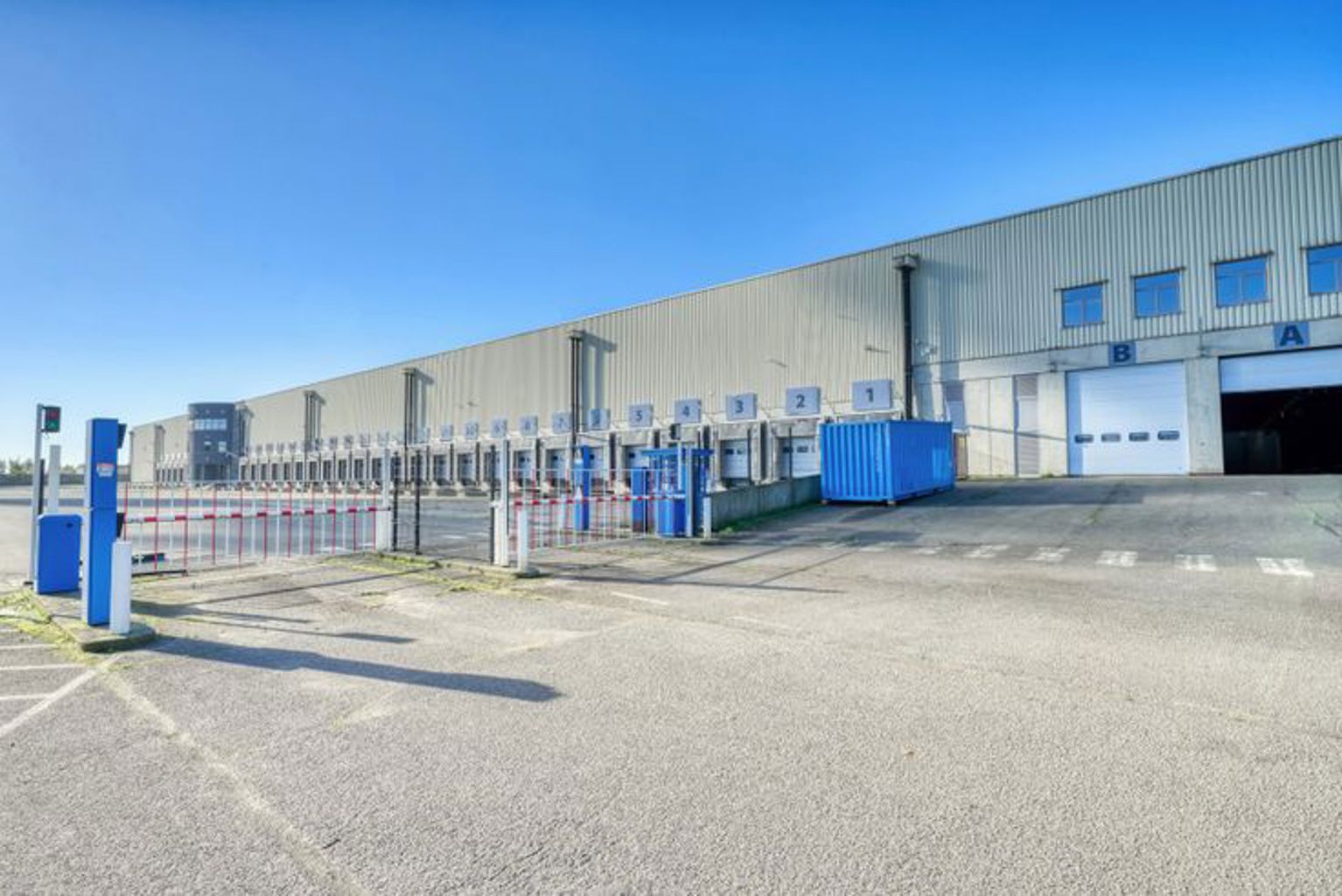 A LOUER - P.A.E Strépy-Bracquegnies - Entrepôts logistiques