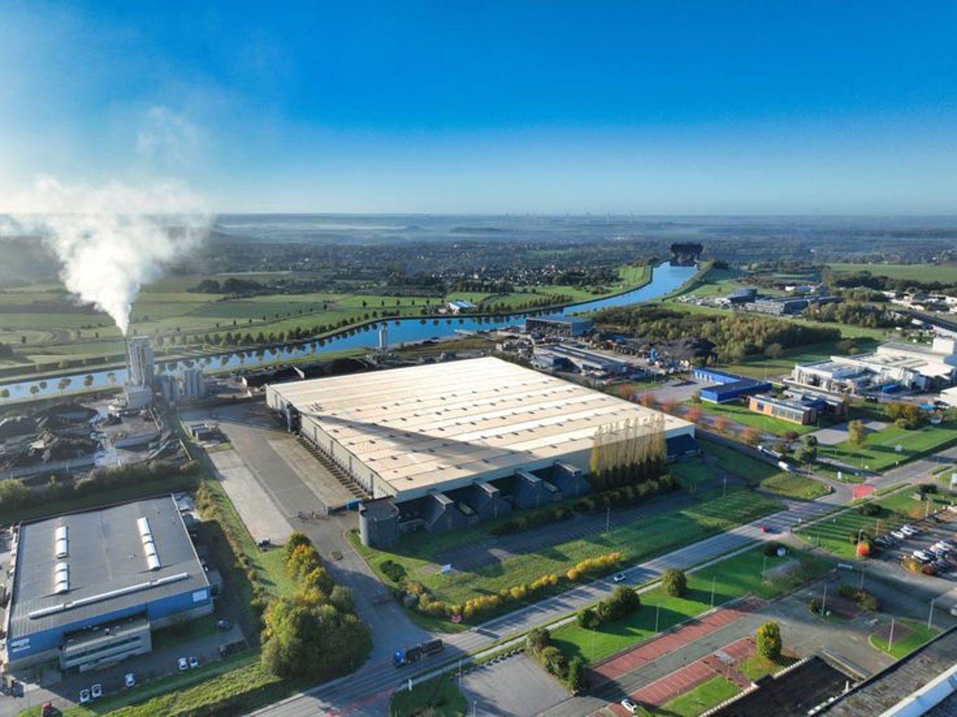 A LOUER - P.A.E Strépy-Bracquegnies - Entrepôts logistiques