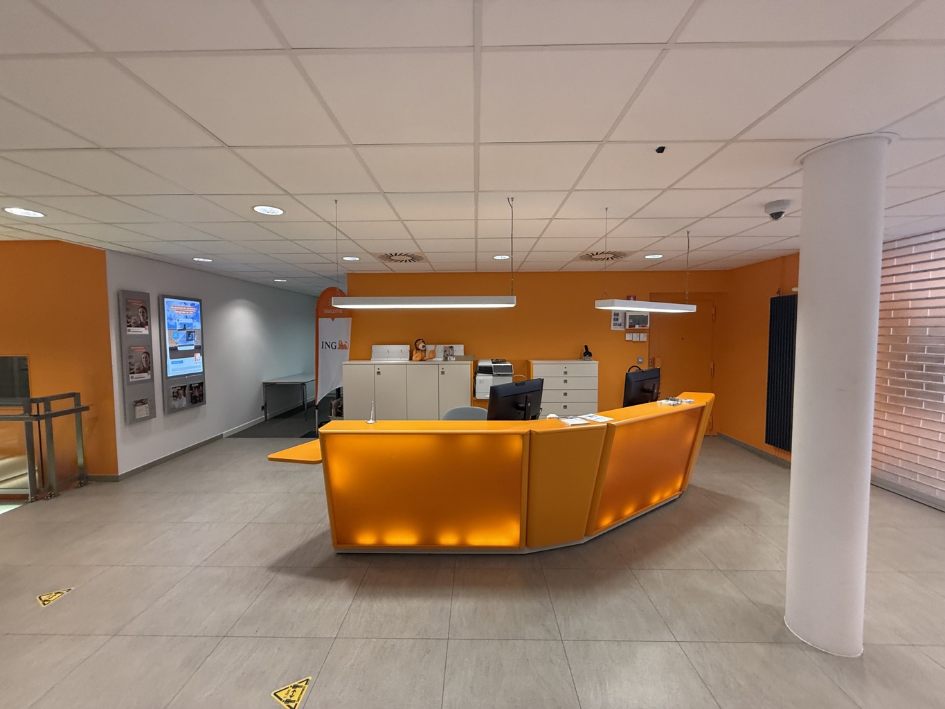 TE KOOP - KANTOREN/COMMERCIELE HANDELSRUIMTE - MALDEGEM