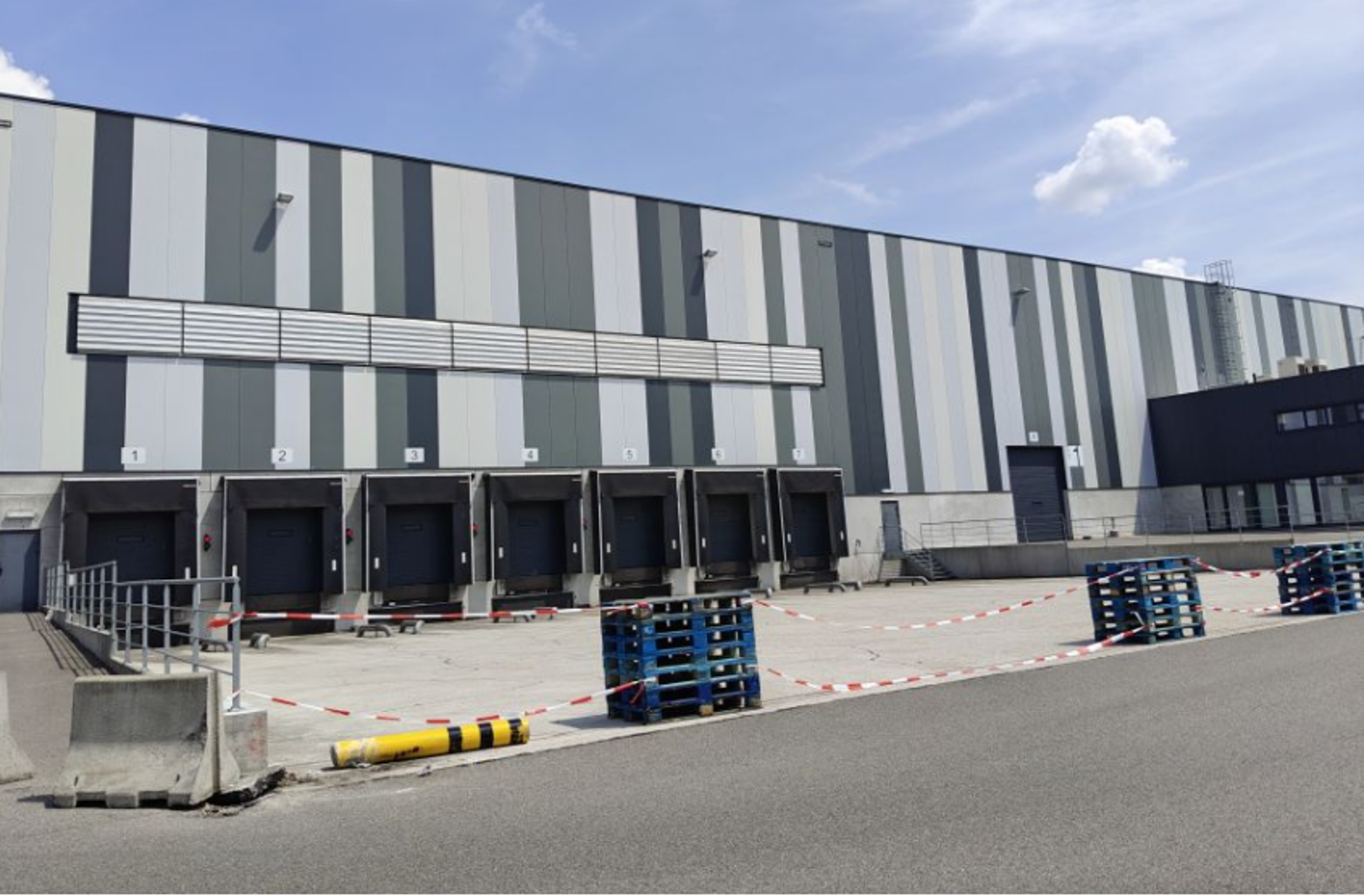 Kantoren & magazijn te huur <br> 2850 - Boom