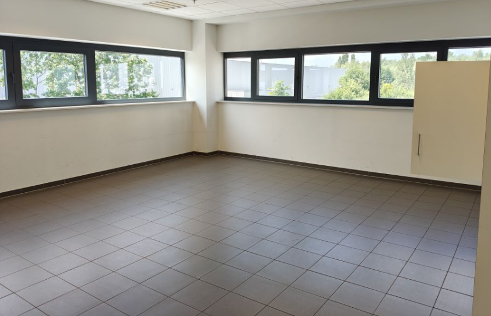 Kantoren & magazijn te huur <br> 2850 - Boom