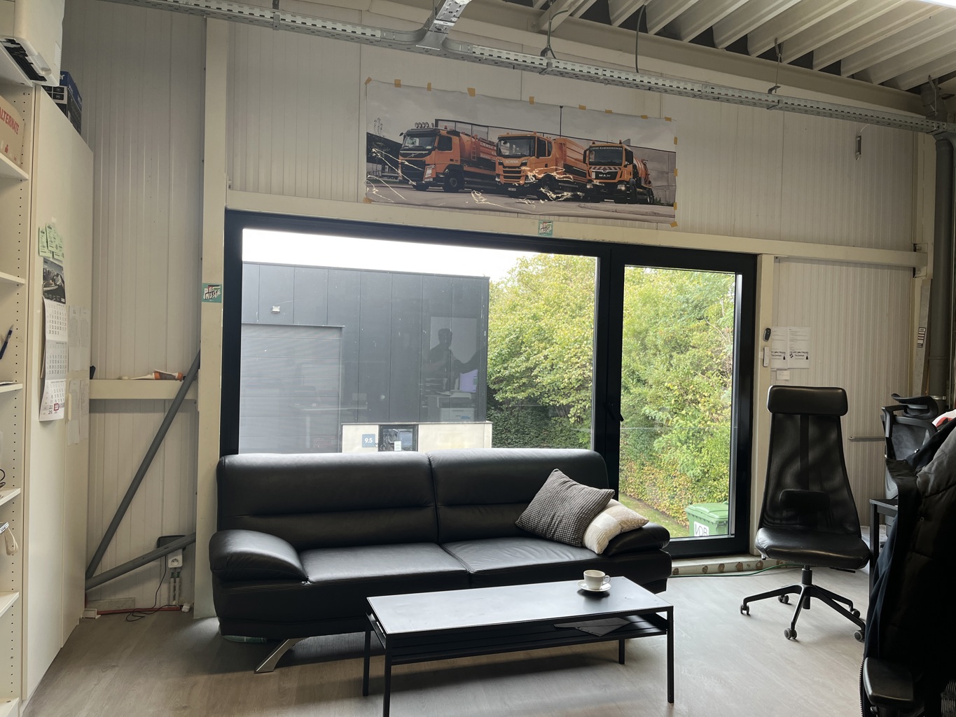 À LOUER UNITÉ PME + BUREAU LIER