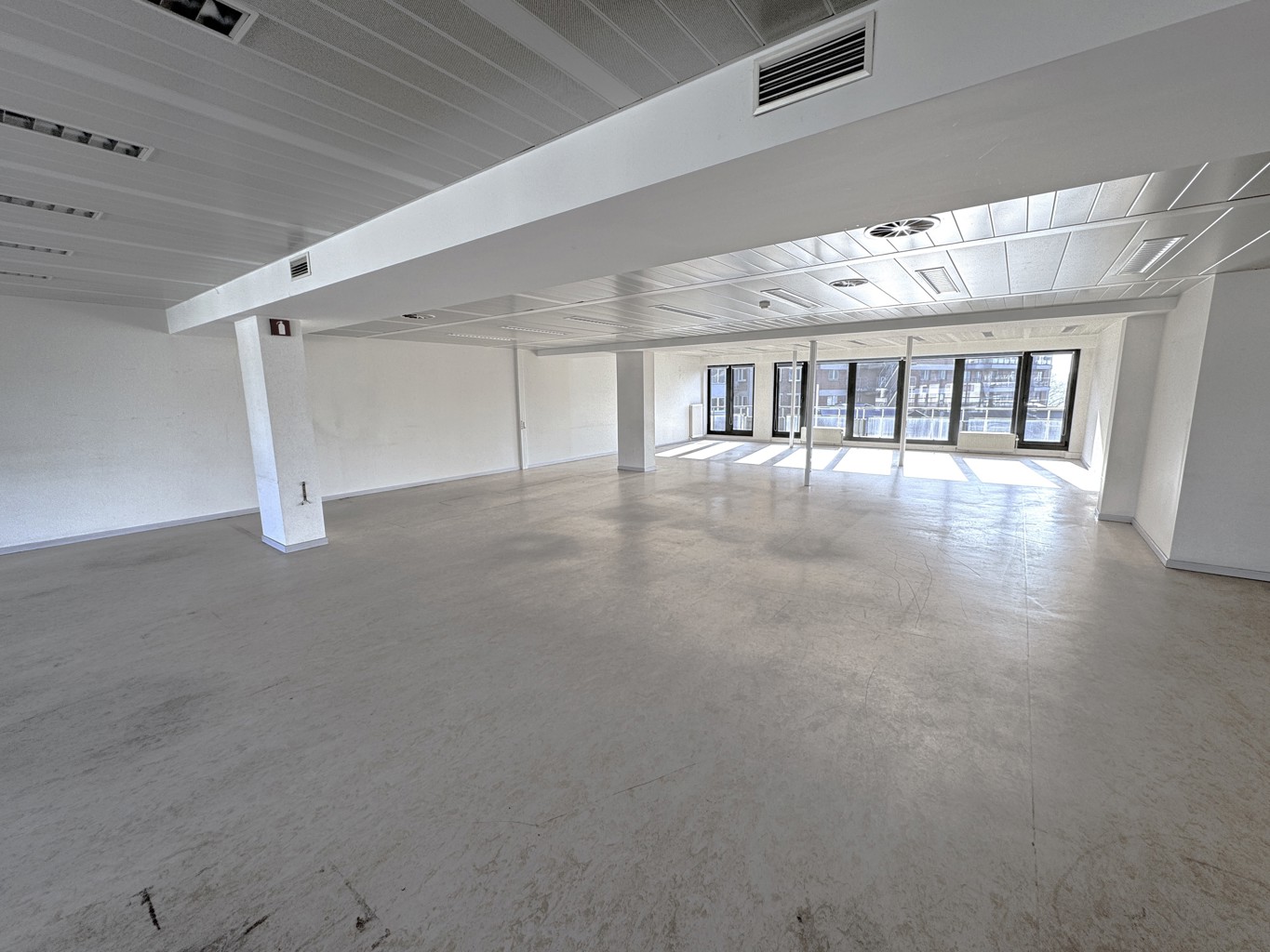 A LOUER - BUREAUX & COMMERCES - LIEGE