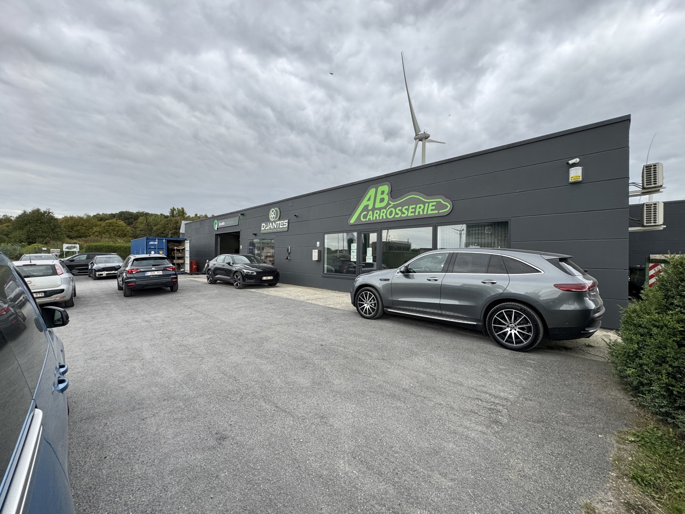 FOR SALE - Villers-le-Bouillet - Semi-industrial hall 