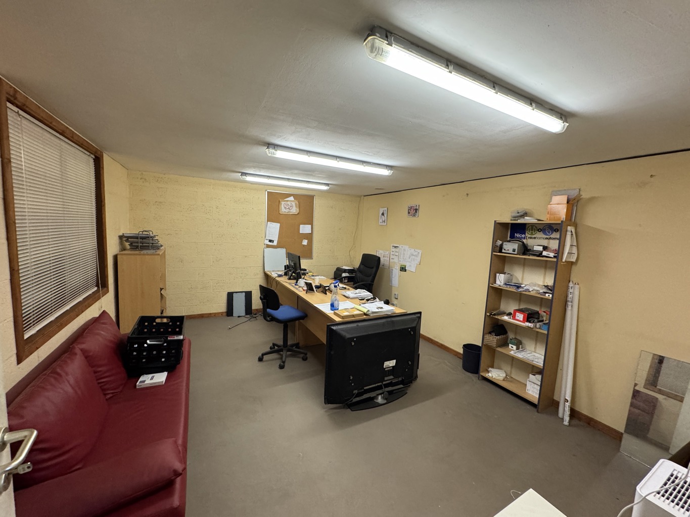 FOR SALE - Villers-le-Bouillet - Semi-industrial hall 