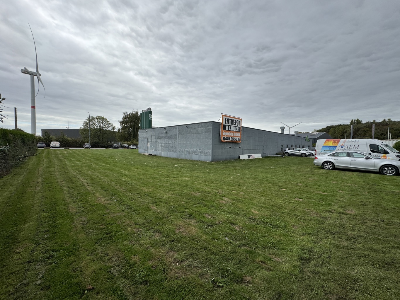 FOR SALE - Villers-le-Bouillet - Semi-industrial hall 