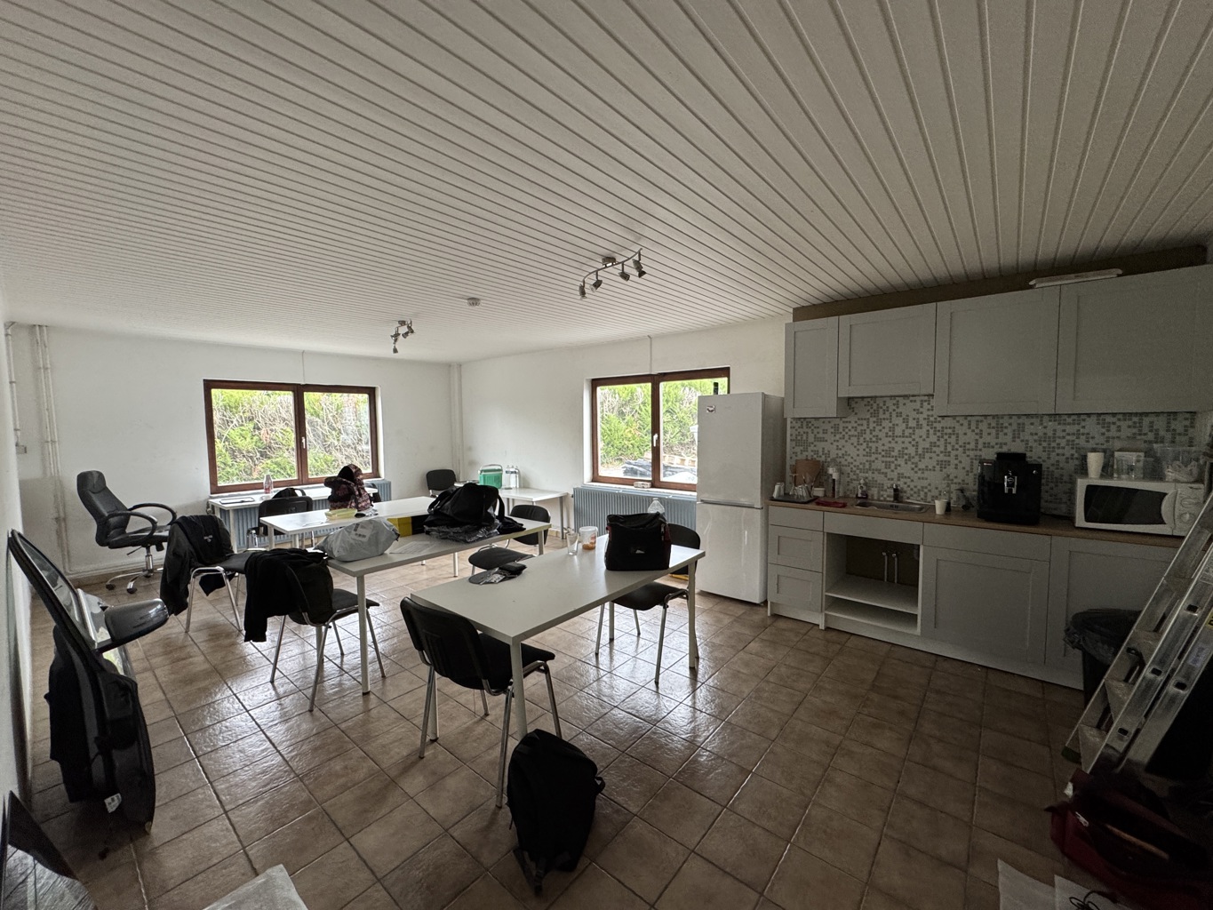 FOR SALE - Villers-le-Bouillet - Semi-industrial hall 